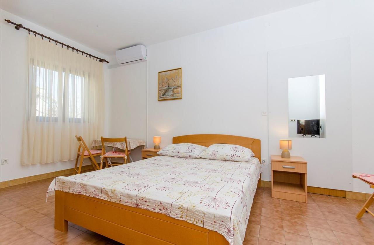 Apartments Goran Постира Экстерьер фото